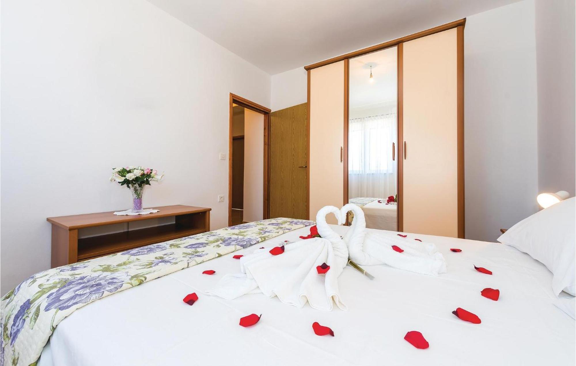 4 Bedroom Cozy Apartment In Vodice Exterior photo